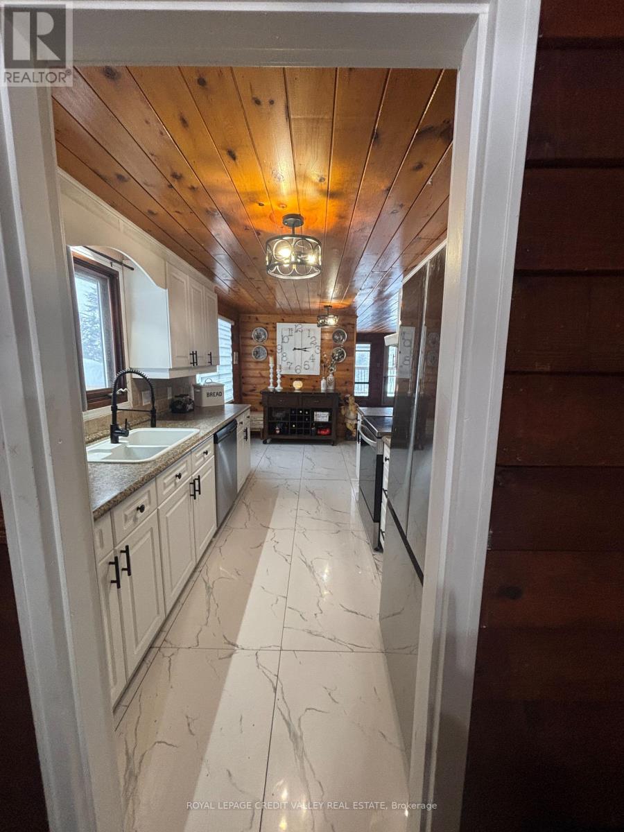 992 South Baptiste Lake Road, Hastings Highlands (Herschel Ward), Ontario  K0L 1C0 - Photo 7 - X12724702