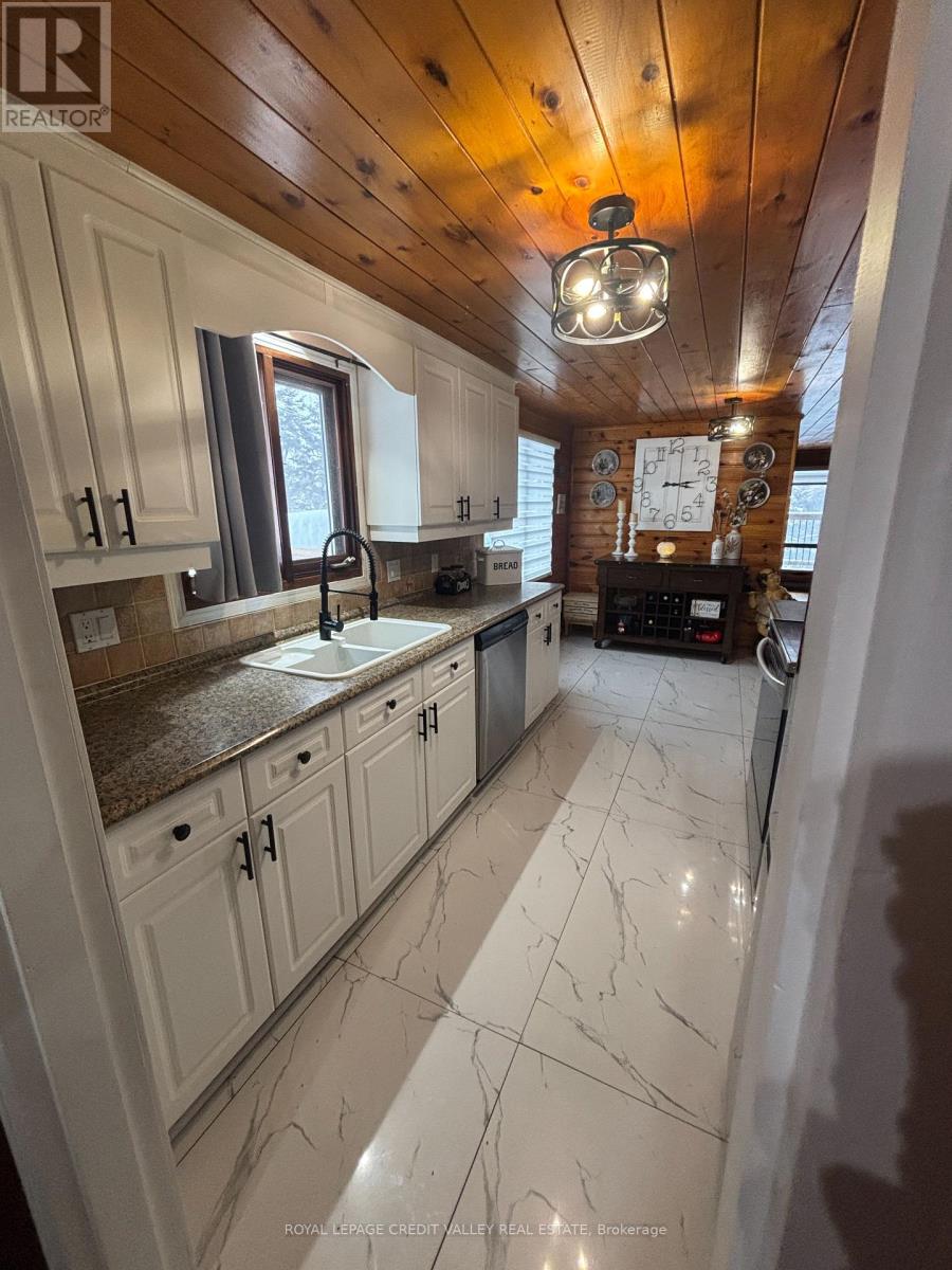 992 South Baptiste Lake Road, Hastings Highlands (Herschel Ward), Ontario  K0L 1C0 - Photo 8 - X12724702