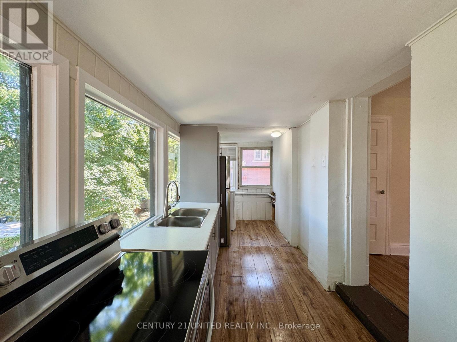 312 Elias Avenue, Peterborough (Town Ward 3), Ontario  K9J 5G9 - Photo 4 - X12725436