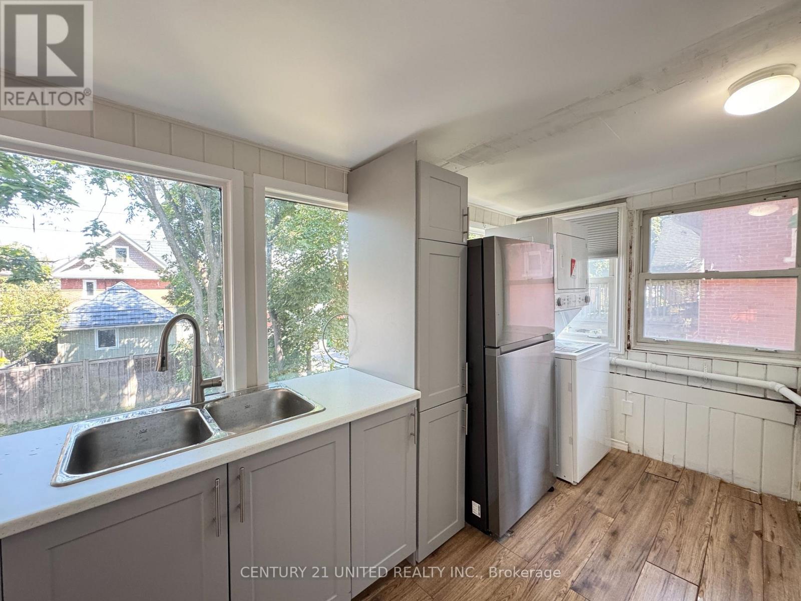 312 Elias Avenue, Peterborough (Town Ward 3), Ontario  K9J 5G9 - Photo 5 - X12725436