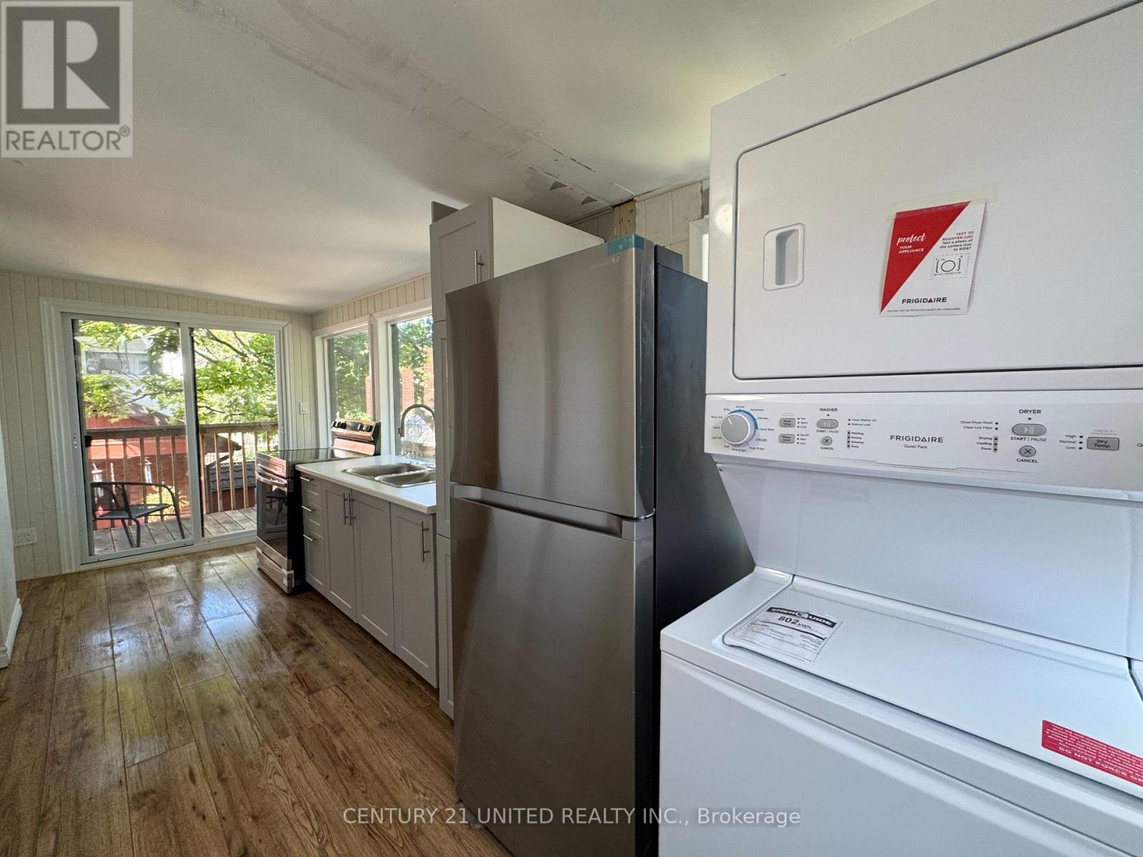 312 Elias Avenue, Peterborough (Town Ward 3), Ontario  K9J 5G9 - Photo 6 - X12725436