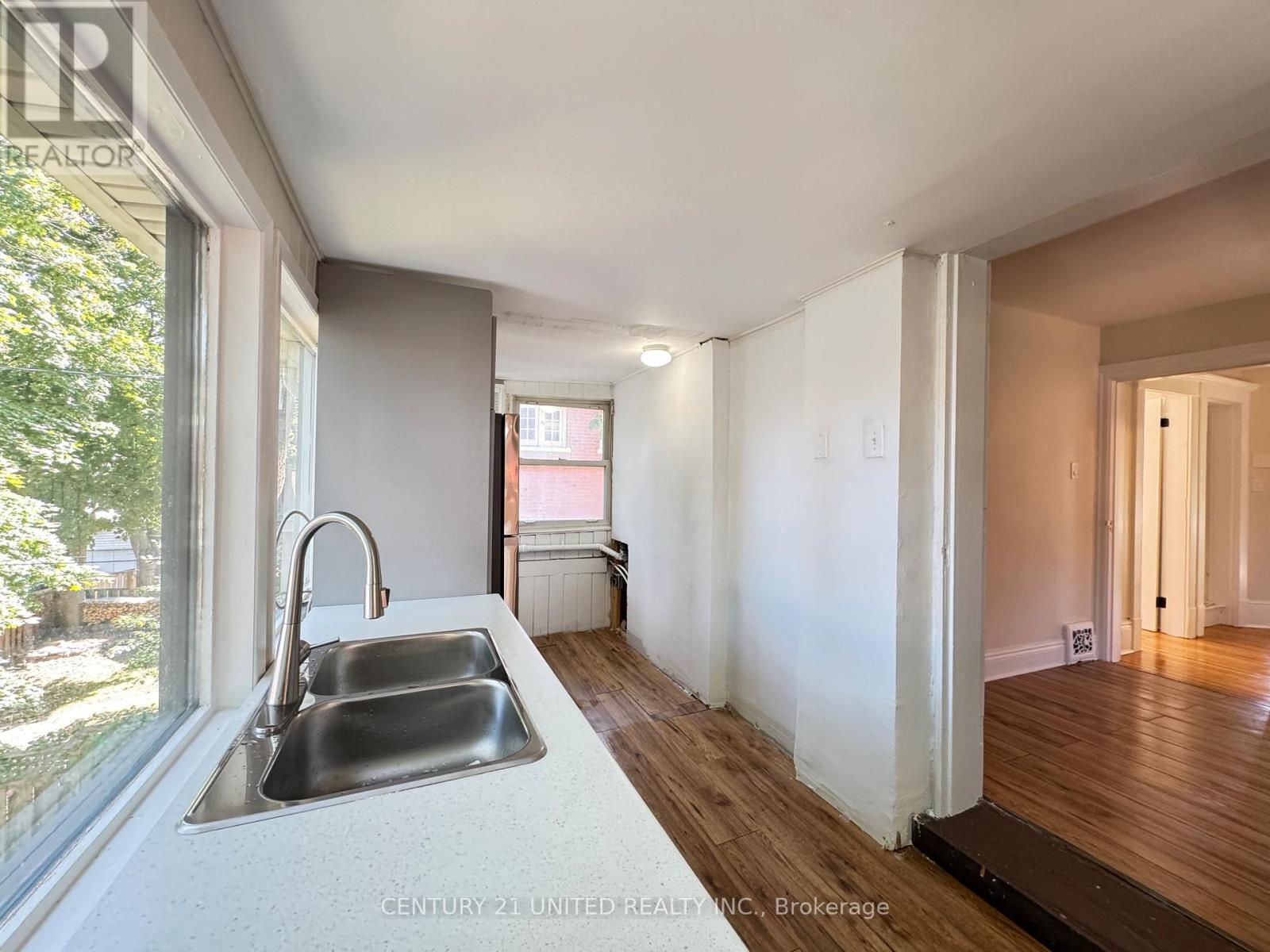 312 Elias Avenue, Peterborough (Town Ward 3), Ontario  K9J 5G9 - Photo 8 - X12725436