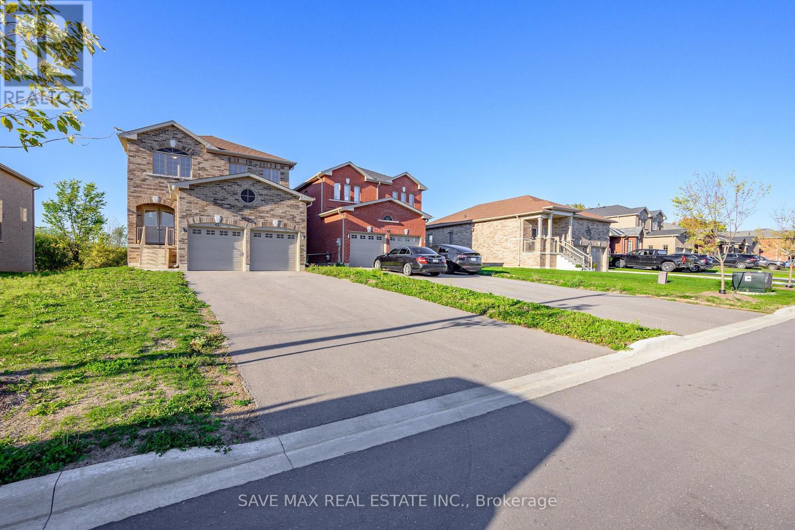 43 Carew Boulevard, Kawartha Lakes (Lindsay), Ontario  K9V 0P7 - Photo 2 - X12725982