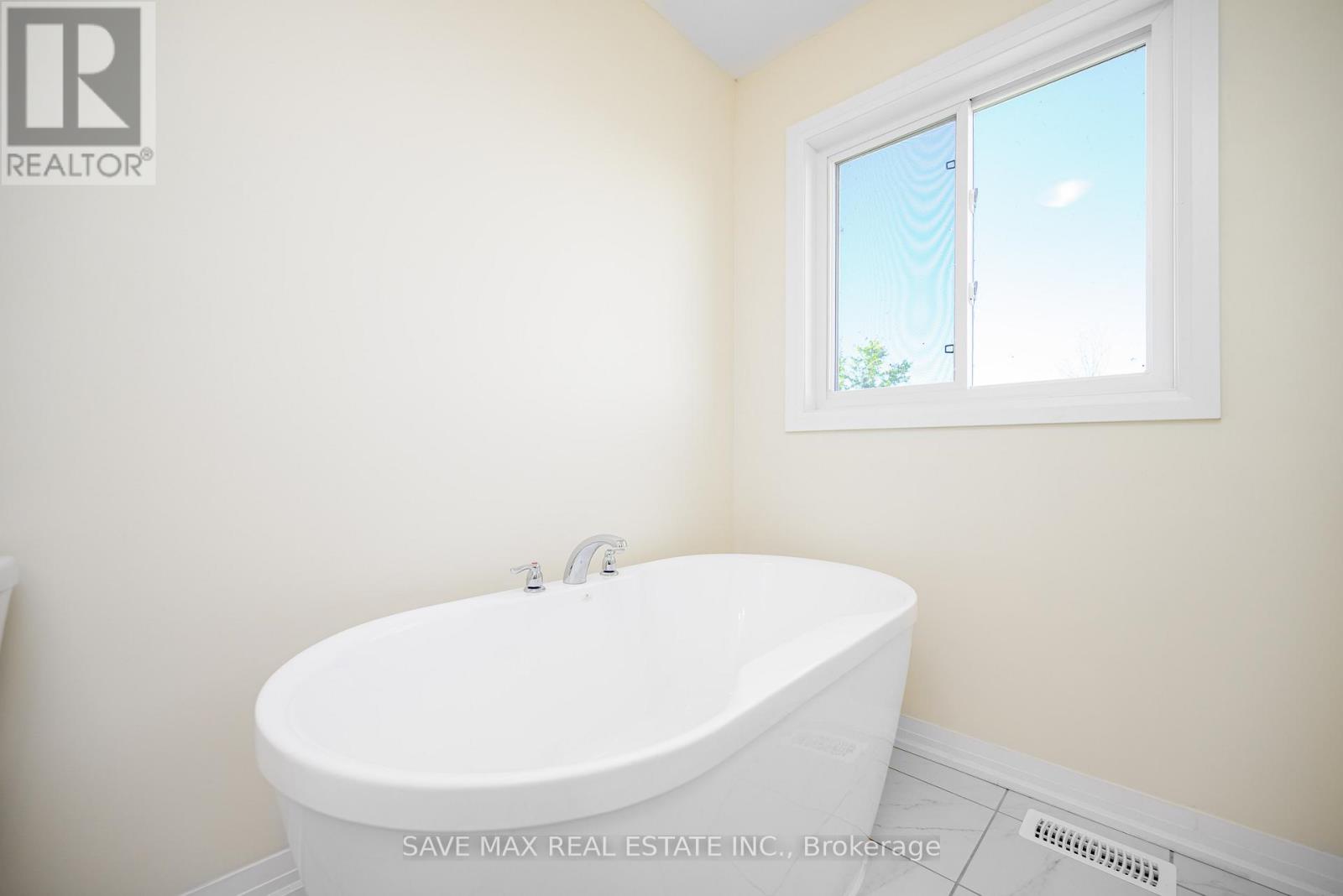 43 Carew Boulevard, Kawartha Lakes (Lindsay), Ontario  K9V 0P7 - Photo 30 - X12725982