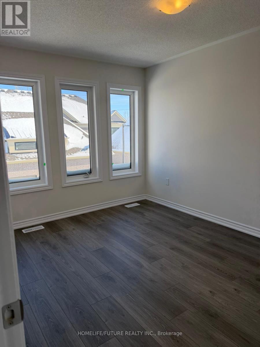 69 Watts Mews, Kawartha Lakes (Lindsay), Ontario  K9V 5V4 - Photo 13 - X12726418