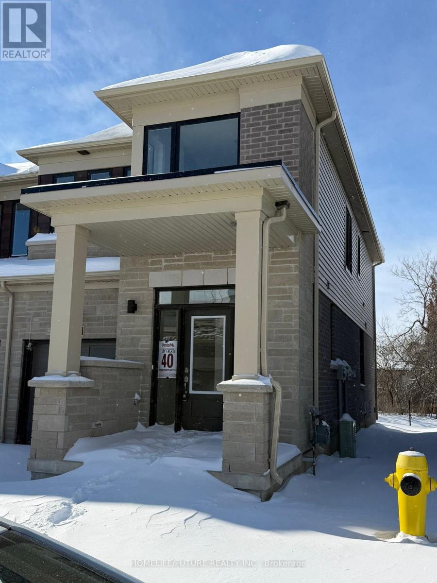 69 Watts Mews, Kawartha Lakes (Lindsay), Ontario  K9V 5V4 - Photo 2 - X12726418