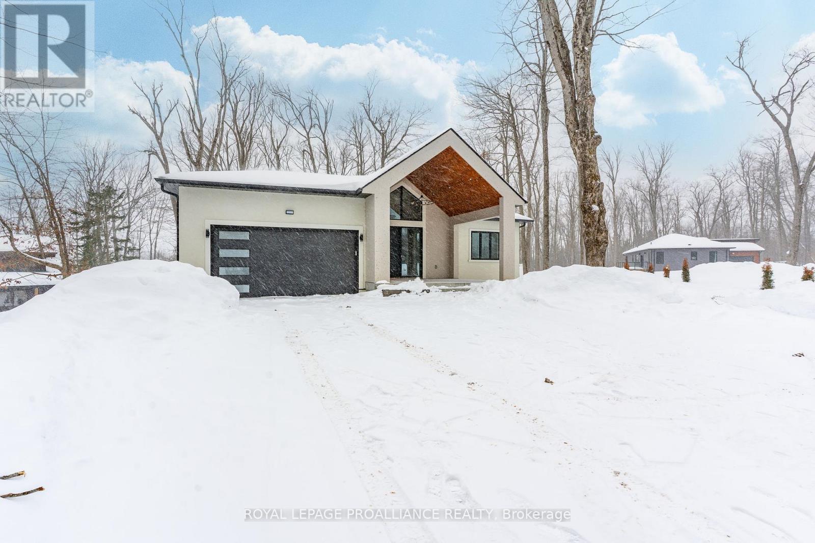 160 Sumcot Drive, Trent Lakes, Ontario  K0L 1J0 - Photo 3 - X12726574