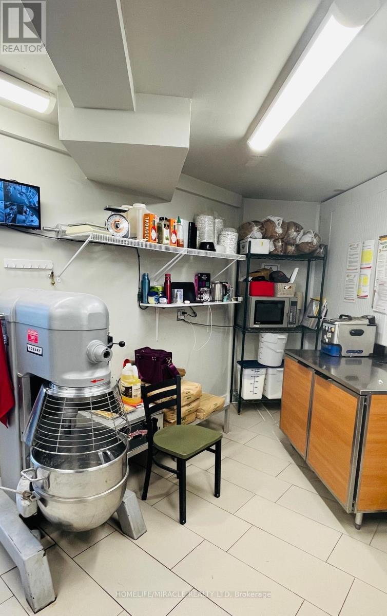 3 - 230-232 Kent Street W, Kawartha Lakes (Lindsay), Ontario  K9V 6A4 - Photo 3 - X12726904