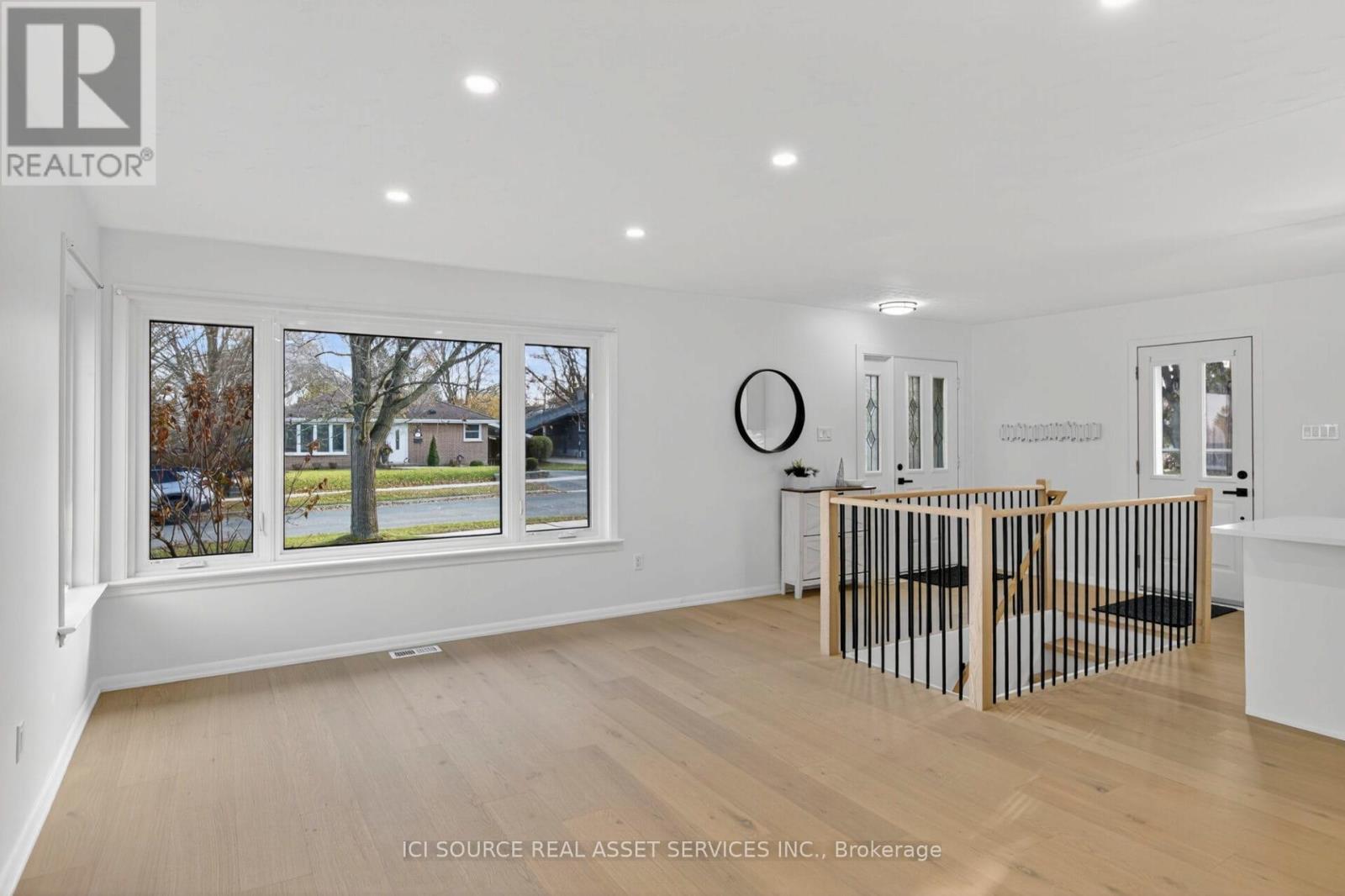 1092 Glendale Drive, Peterborough (Northcrest Ward 5), Ontario  K9H 6M4 - Photo 6 - X12728400