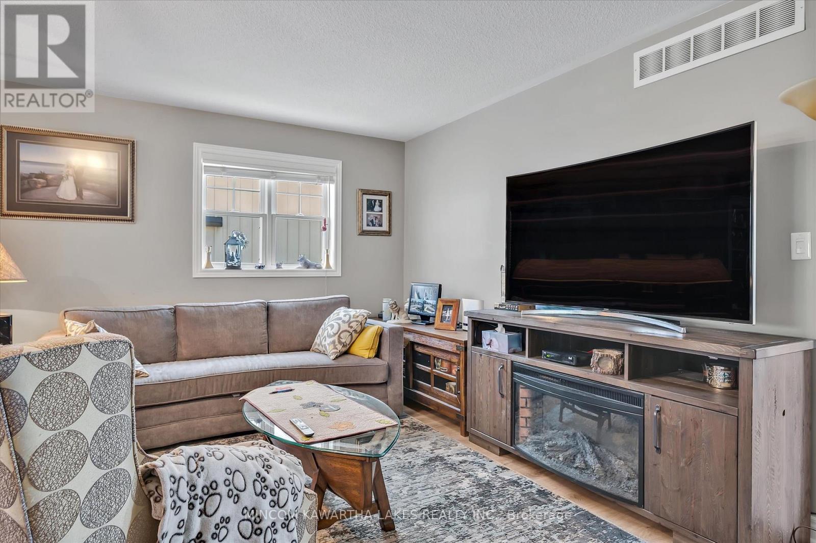 2 Peace Crescent, Peterborough (Northcrest Ward 5), Ontario  K9H 0C1 - Photo 7 - X12729272