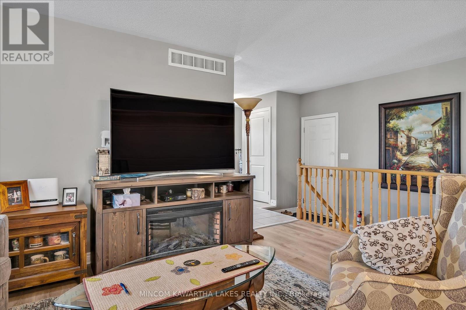 2 Peace Crescent, Peterborough (Northcrest Ward 5), Ontario  K9H 0C1 - Photo 8 - X12729272