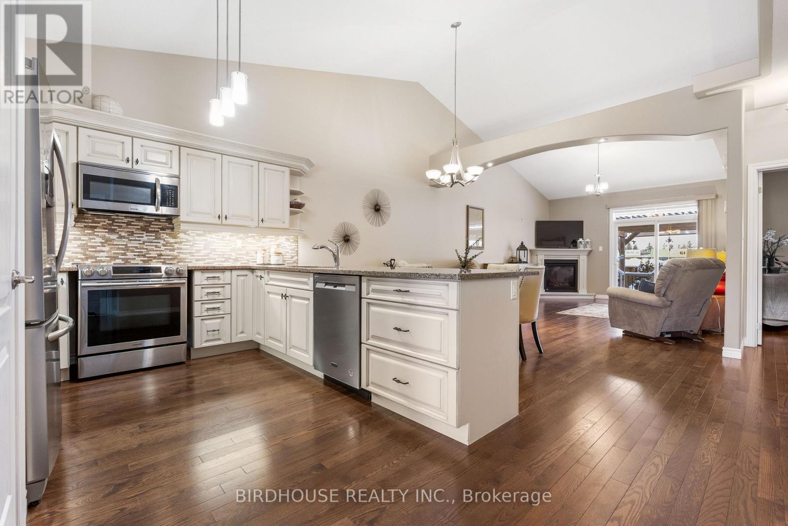 78 Chadwin Drive, Kawartha Lakes (Lindsay), Ontario  K9V 0E9 - Photo 5 - X12729632