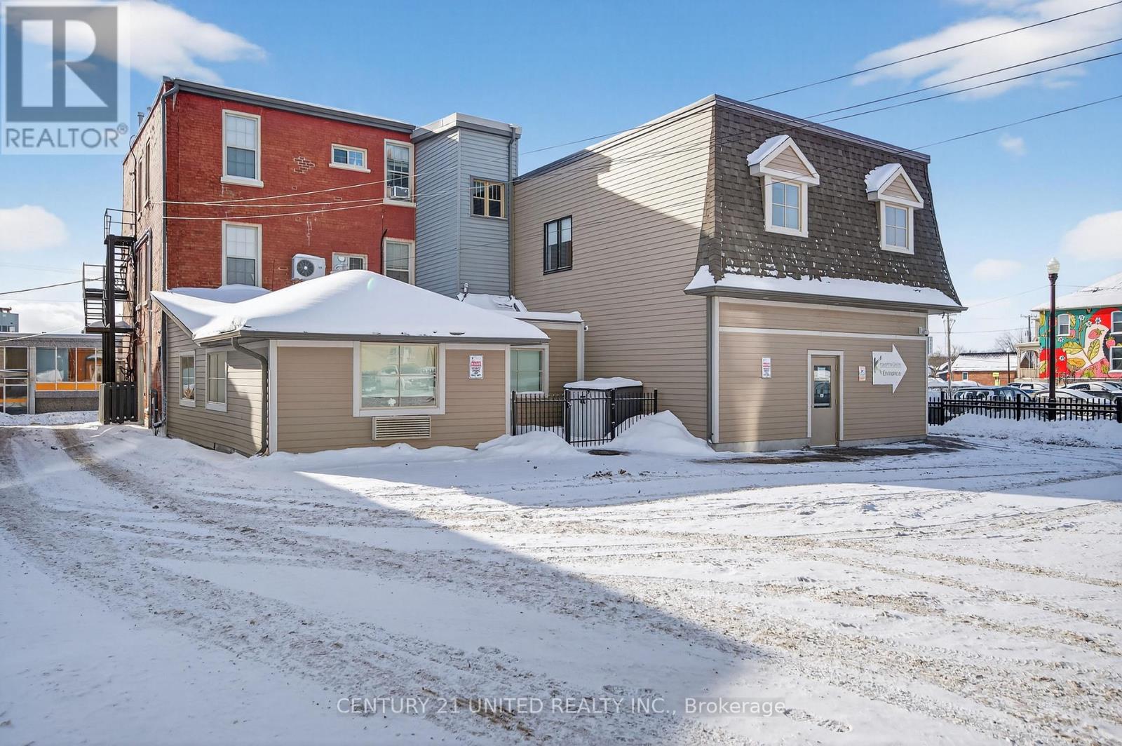 168 Brock Street, Peterborough (Town Ward 3), Ontario  K9H 2P4 - Photo 4 - X12729898