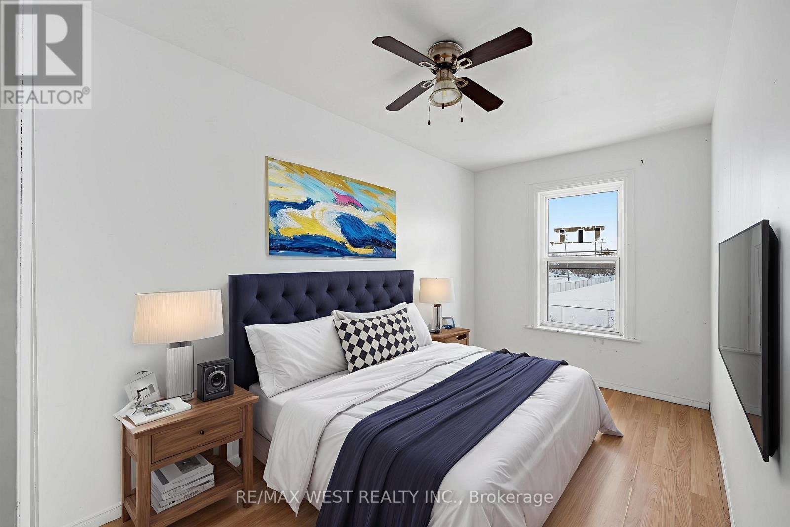 266 Wolfe Street, Peterborough (Town Ward 3), Ontario  K9J 2L3 - Photo 4 - X12731054