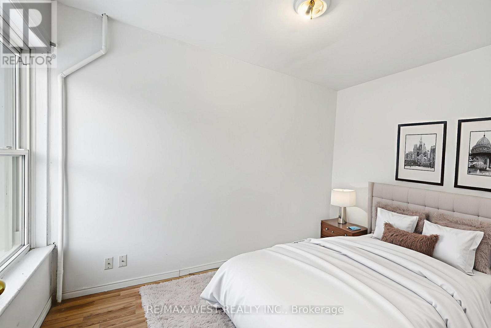 266 Wolfe Street, Peterborough (Town Ward 3), Ontario  K9J 2L3 - Photo 5 - X12731054