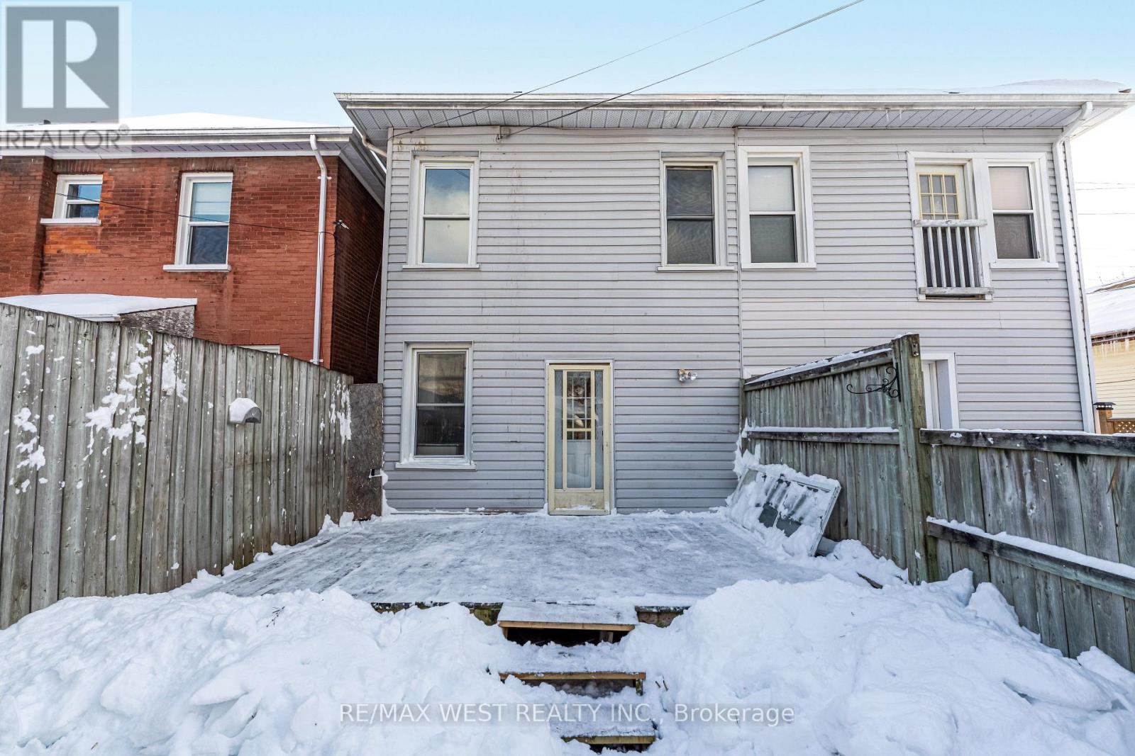266 Wolfe Street, Peterborough (Town Ward 3), Ontario  K9J 2L3 - Photo 6 - X12731054
