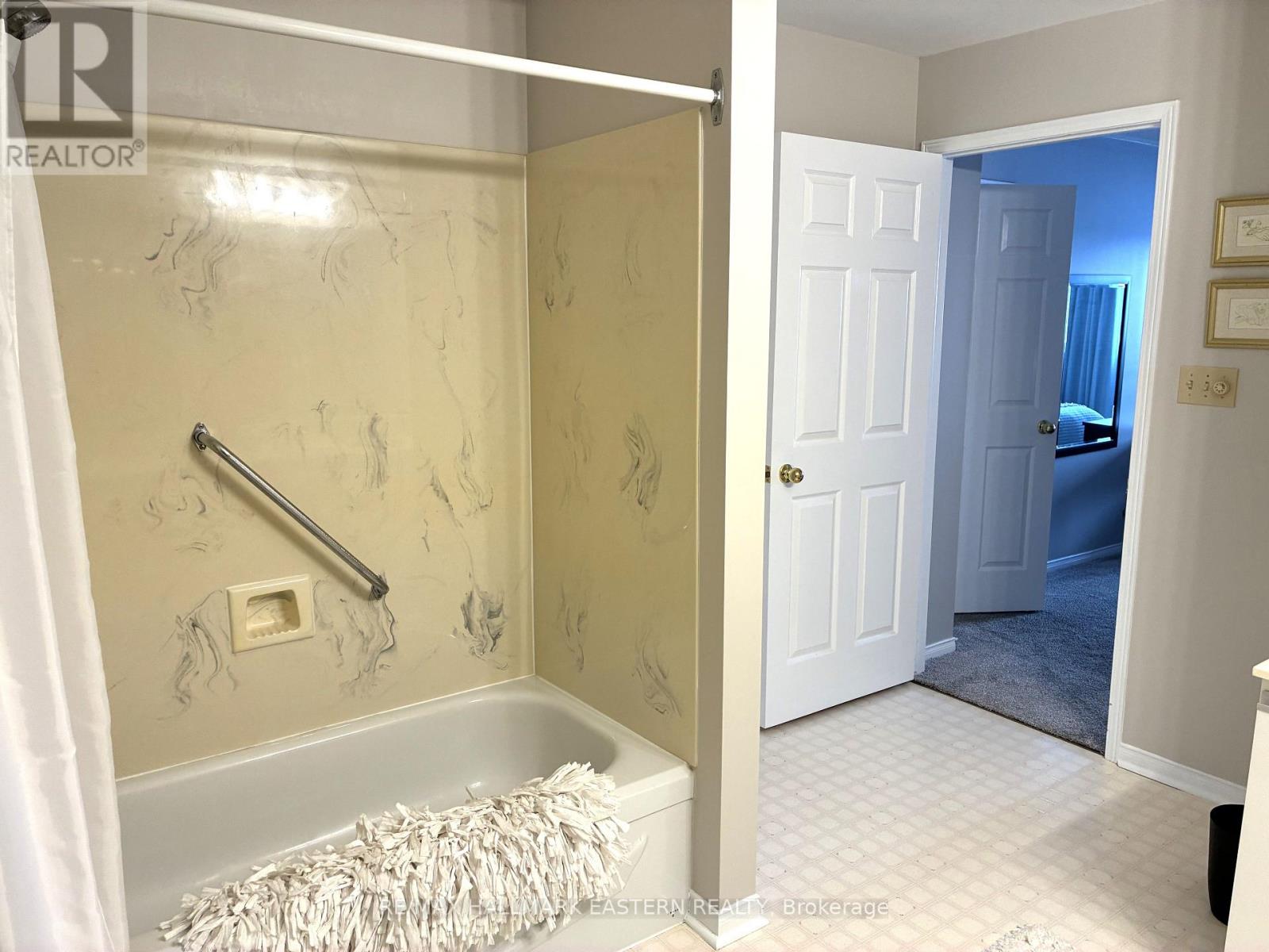 304c - 1099 Clonsilla Avenue Sw, Peterborough (Otonabee Ward 1), Ontario  K9J 8L8 - Photo 33 - X12733572