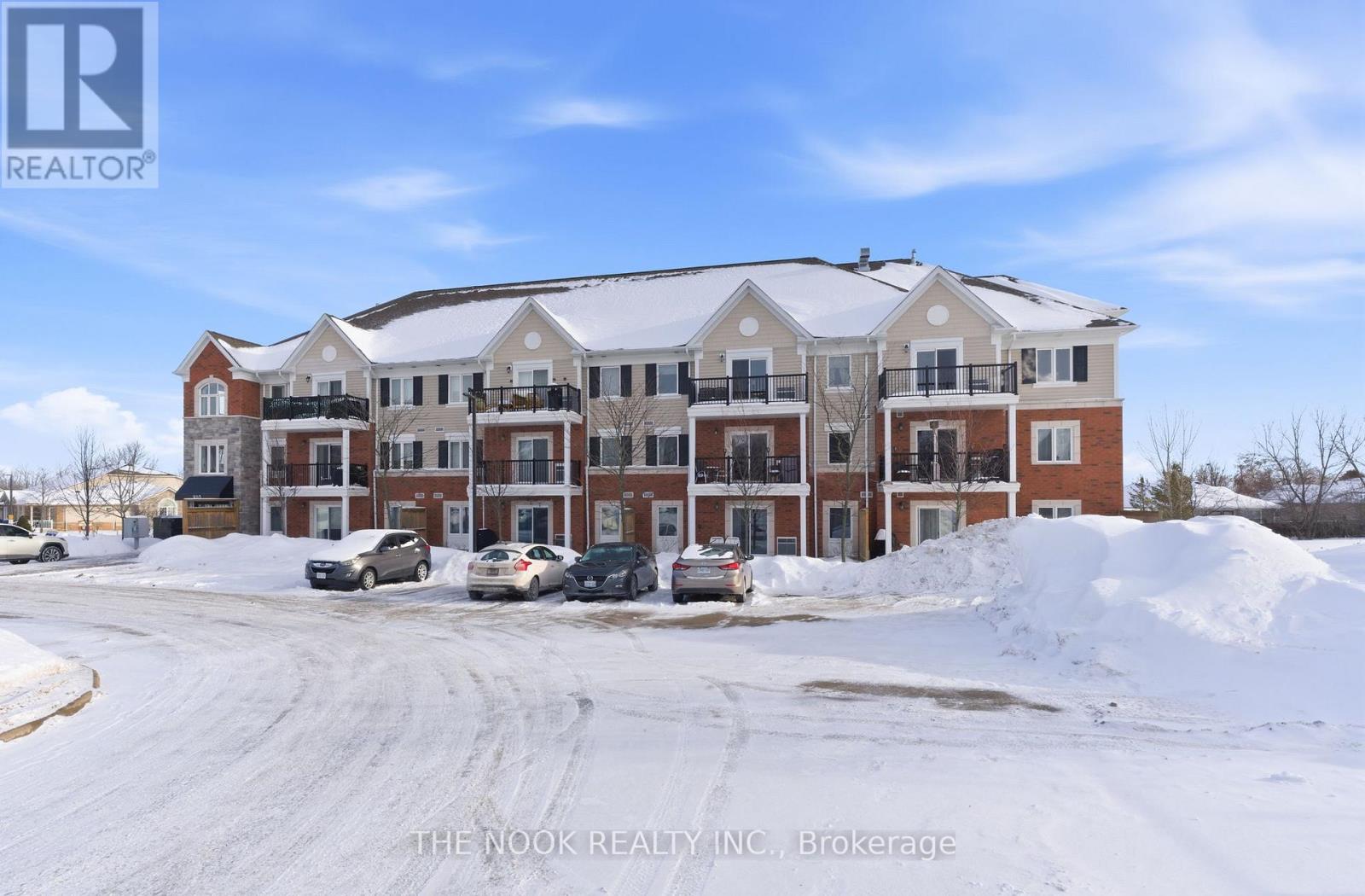 301 - 910 Wentworth Street, Peterborough (Otonabee Ward 1), Ontario  K9J 8R8 - Photo 2 - X12733852