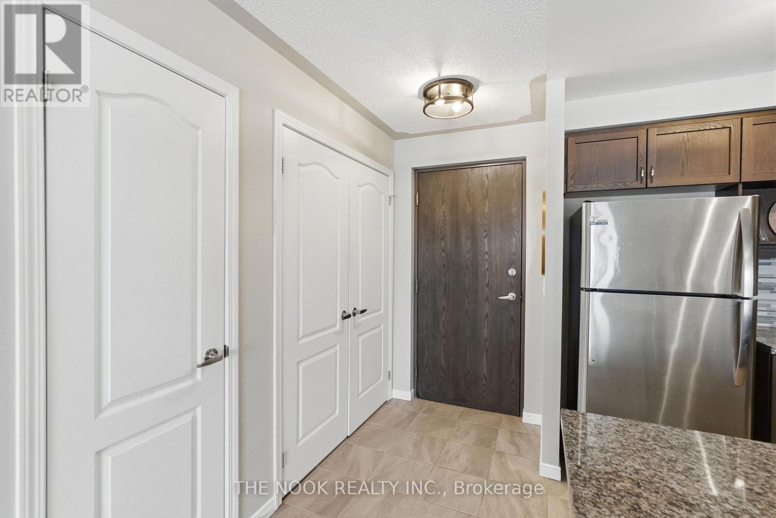 301 - 910 Wentworth Street, Peterborough (Otonabee Ward 1), Ontario  K9J 8R8 - Photo 5 - X12733852