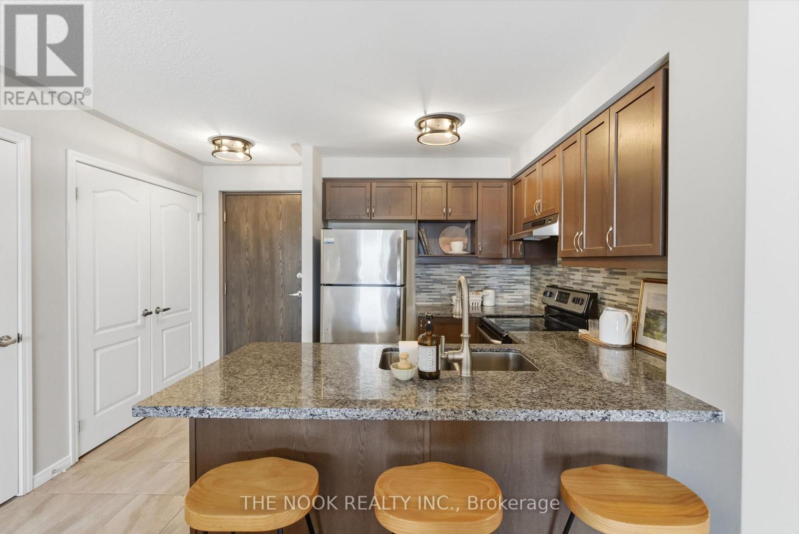 301 - 910 Wentworth Street, Peterborough (Otonabee Ward 1), Ontario  K9J 8R8 - Photo 6 - X12733852