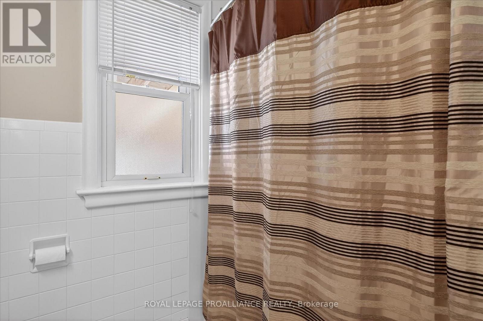 260 Bellevue Street, Peterborough (Northcrest Ward 5), Ontario  K9H 5E5 - Photo 22 - X12735358