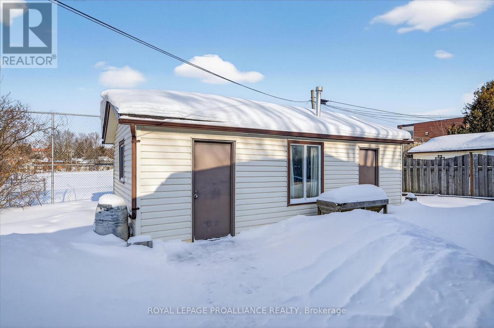 260 Bellevue Street, Peterborough (Northcrest Ward 5), Ontario  K9H 5E5 - Photo 41 - X12735358