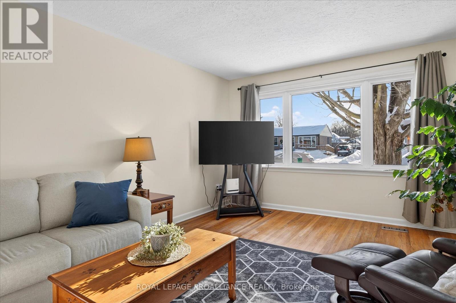 260 Bellevue Street, Peterborough (Northcrest Ward 5), Ontario  K9H 5E5 - Photo 8 - X12735358