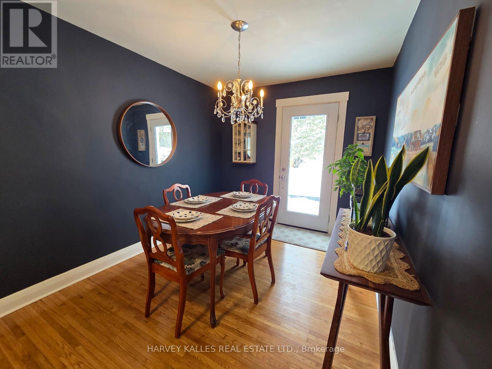 112 Dumble Avenue, Peterborough (Northcrest Ward 5), Ontario  K9H 5A8 - Photo 4 - X12736176