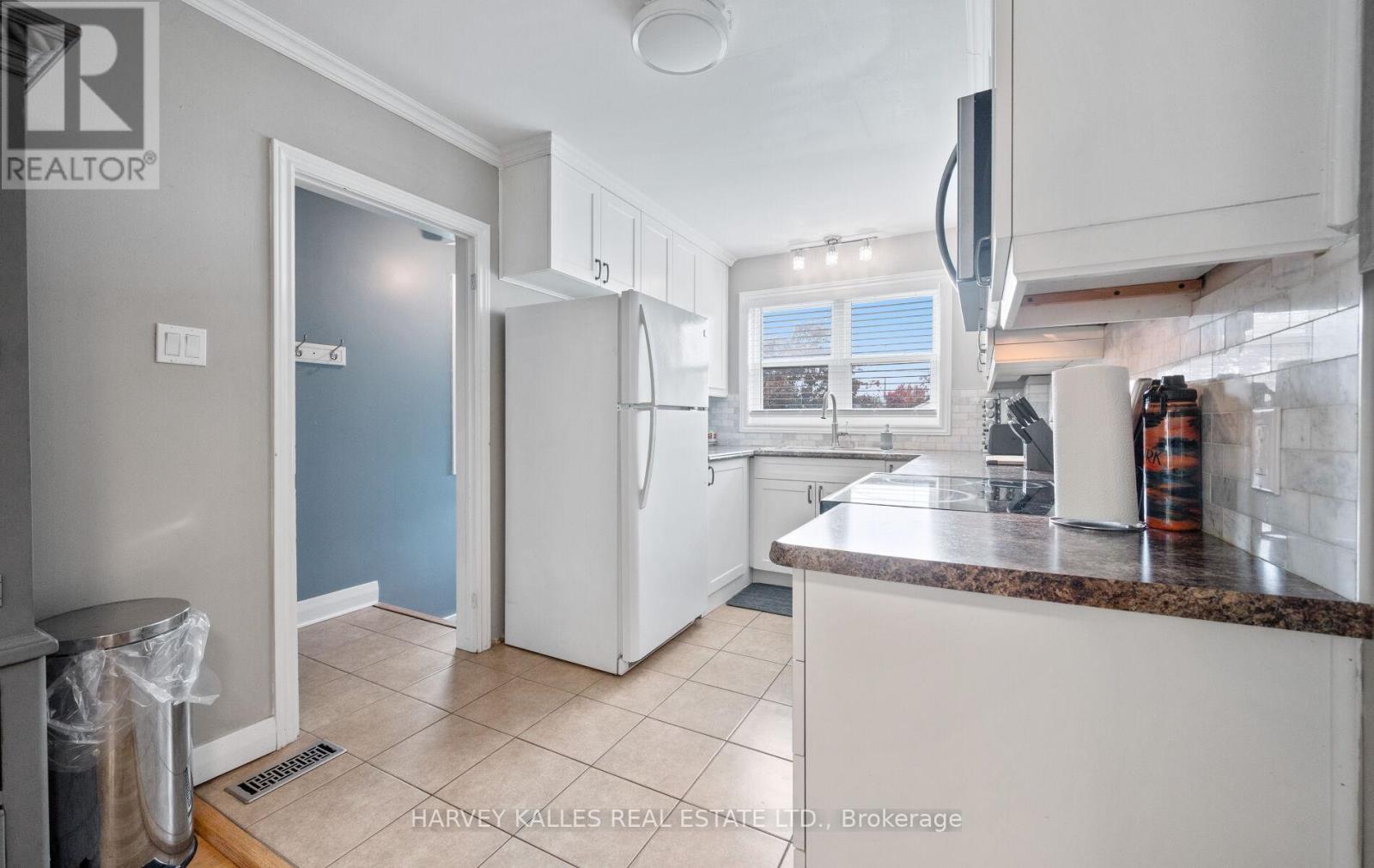 112 Dumble Avenue, Peterborough (Northcrest Ward 5), Ontario  K9H 5A8 - Photo 6 - X12736176