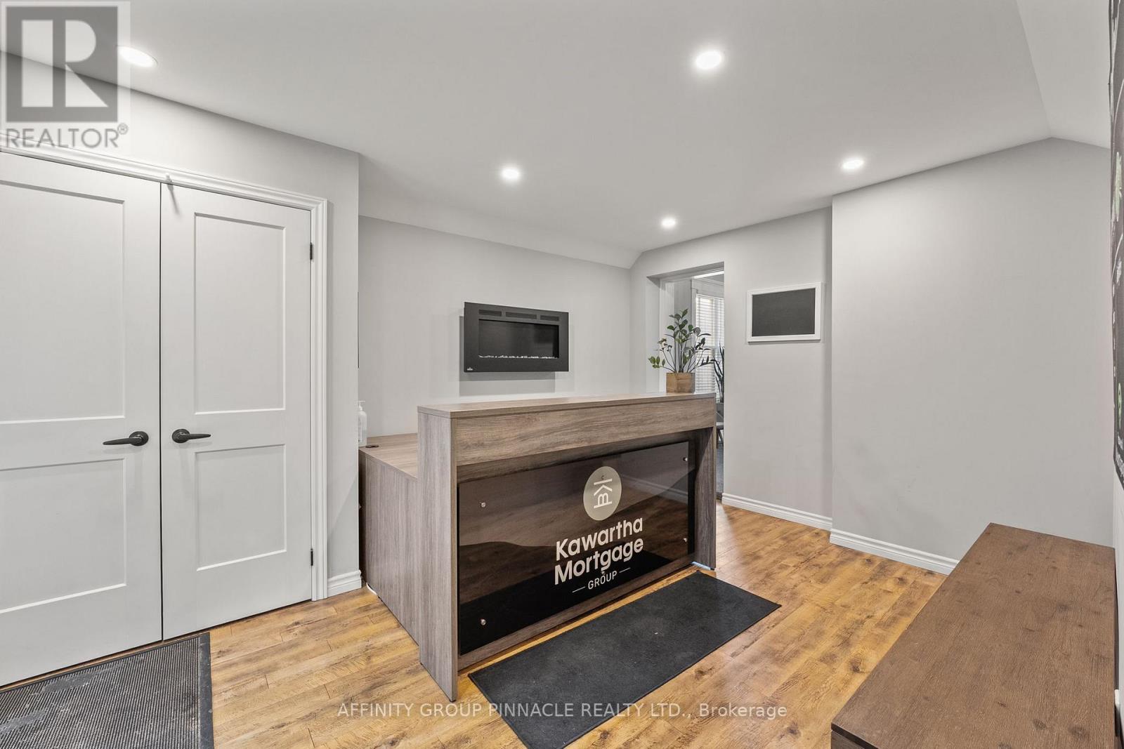 255 Kent Street W, Kawartha Lakes (Lindsay), Ontario  K9V 2Z4 - Photo 5 - X12736532