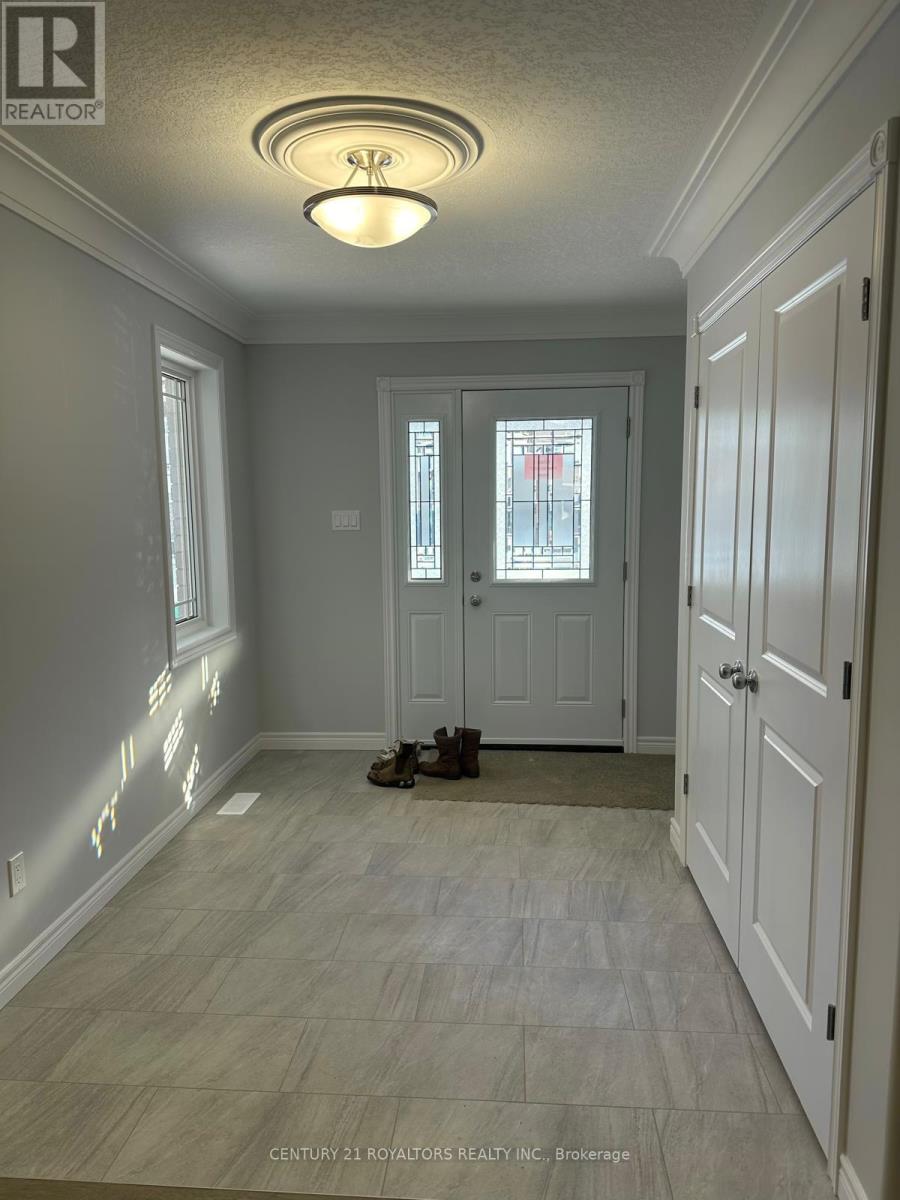 240 O'neil Street, Peterborough (Monaghan Ward 2), Ontario  K9J 6X4 - Photo 2 - X12736510