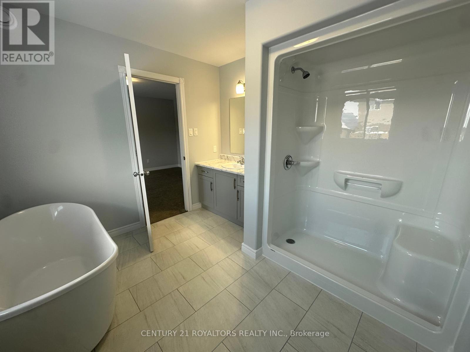 240 O'neil Street, Peterborough (Monaghan Ward 2), Ontario  K9J 6X4 - Photo 28 - X12736510