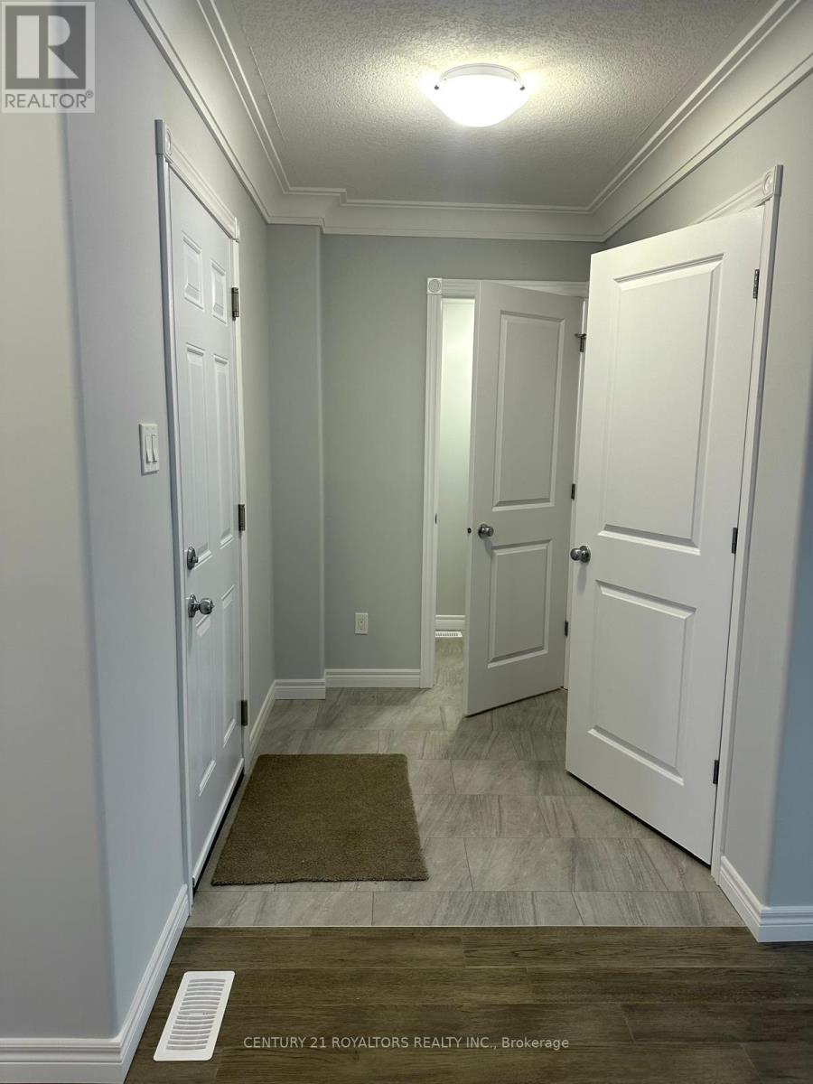 240 O'neil Street, Peterborough (Monaghan Ward 2), Ontario  K9J 6X4 - Photo 5 - X12736510