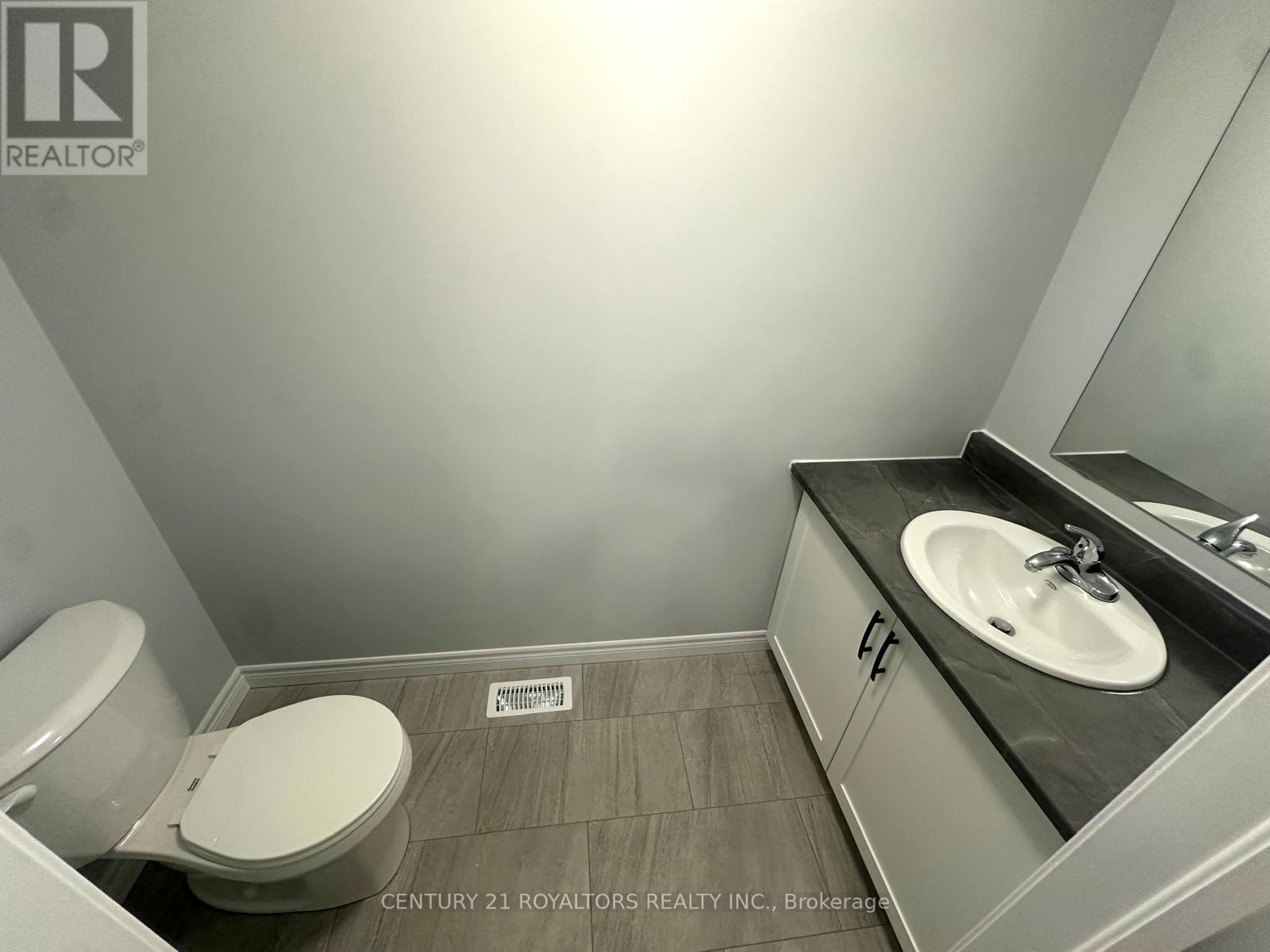 240 O'neil Street, Peterborough (Monaghan Ward 2), Ontario  K9J 6X4 - Photo 6 - X12736510