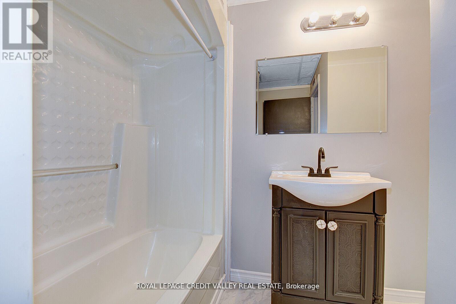 105 Hastings Street N, Bancroft (Bancroft Ward), Ontario  K0L 1C0 - Photo 37 - X12737024