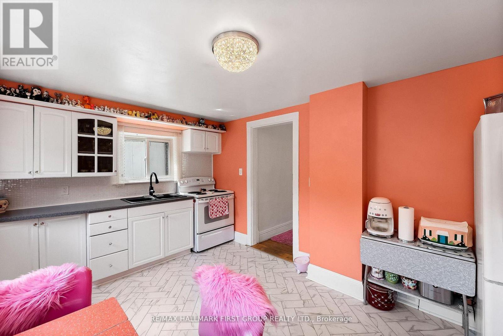 168 Adeline Street, Peterborough (Town Ward 3), Ontario  K9J 5E3 - Photo 10 - X12737304