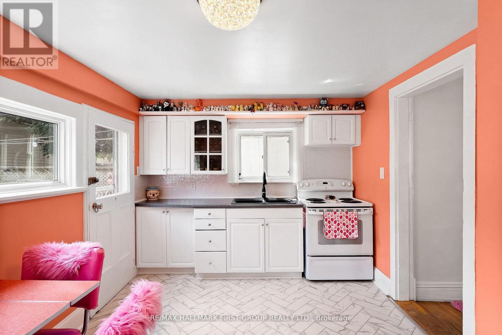 168 Adeline Street, Peterborough (Town Ward 3), Ontario  K9J 5E3 - Photo 11 - X12737304