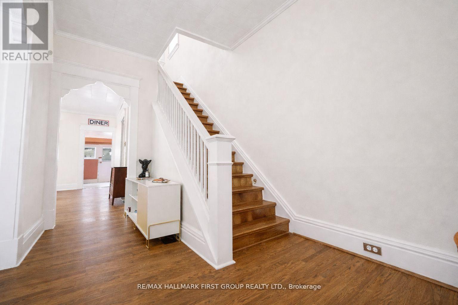 168 Adeline Street, Peterborough (Town Ward 3), Ontario  K9J 5E3 - Photo 6 - X12737304