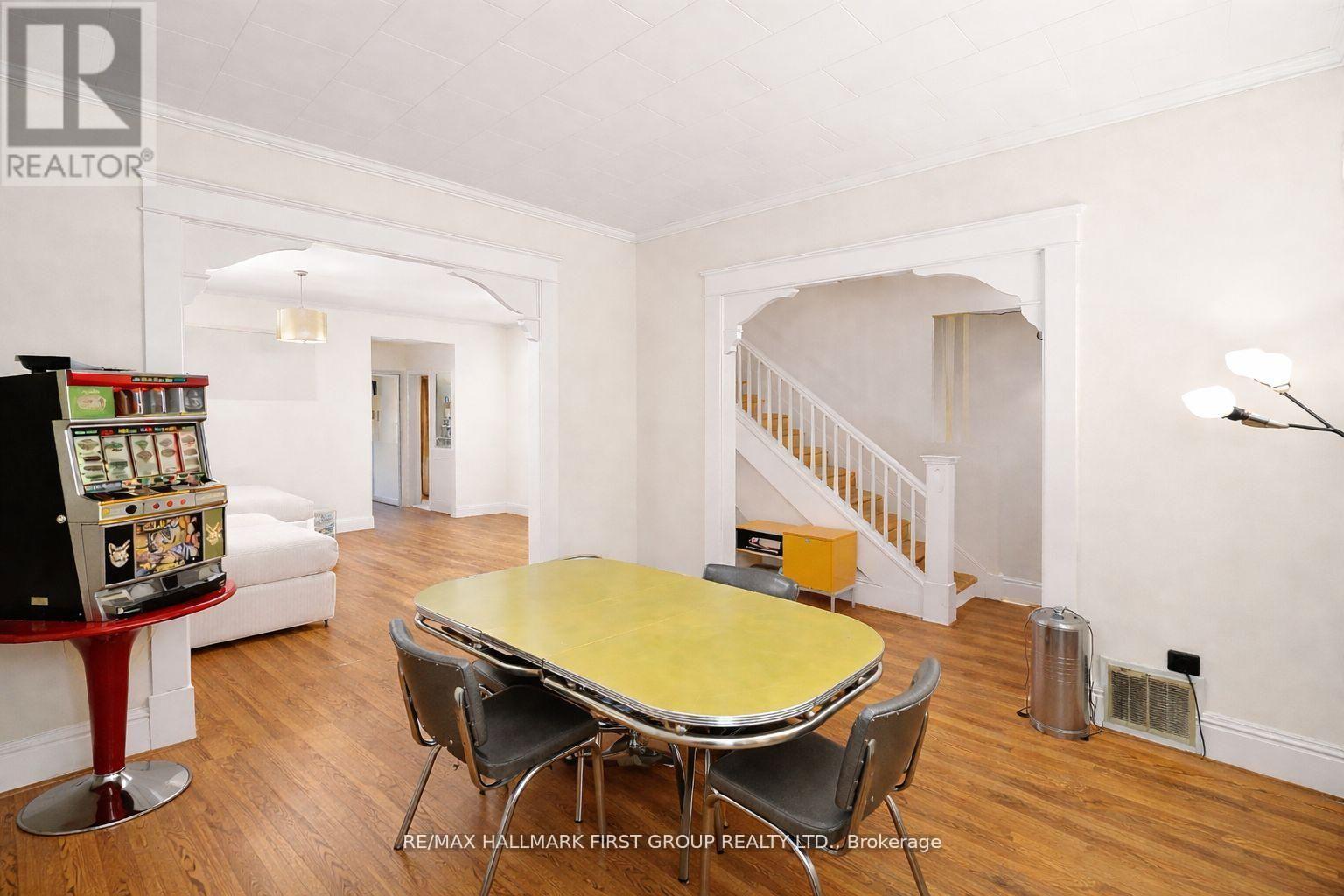 168 Adeline Street, Peterborough (Town Ward 3), Ontario  K9J 5E3 - Photo 7 - X12737304