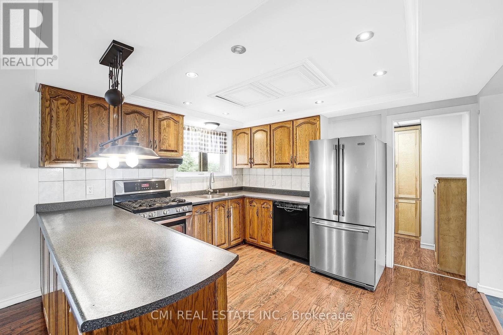 96 Elgin Street, Kawartha Lakes (Lindsay), Ontario  K9V 3W7 - Photo 12 - X12739480