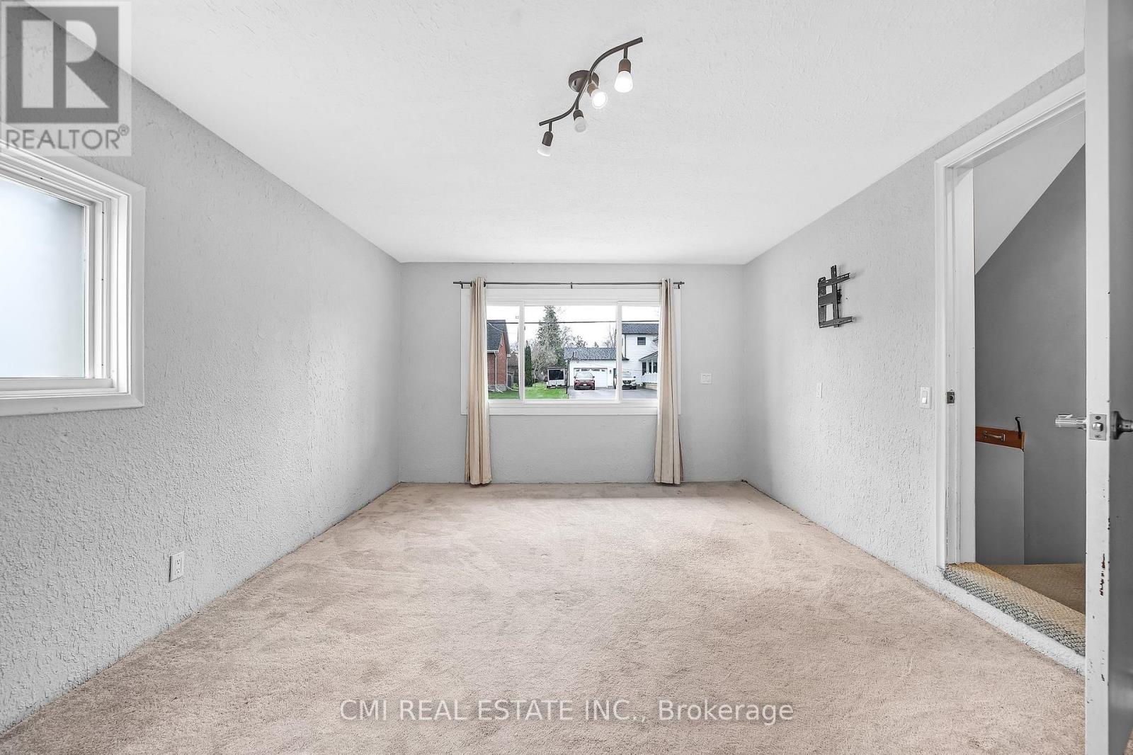 96 Elgin Street, Kawartha Lakes (Lindsay), Ontario  K9V 3W7 - Photo 17 - X12739480