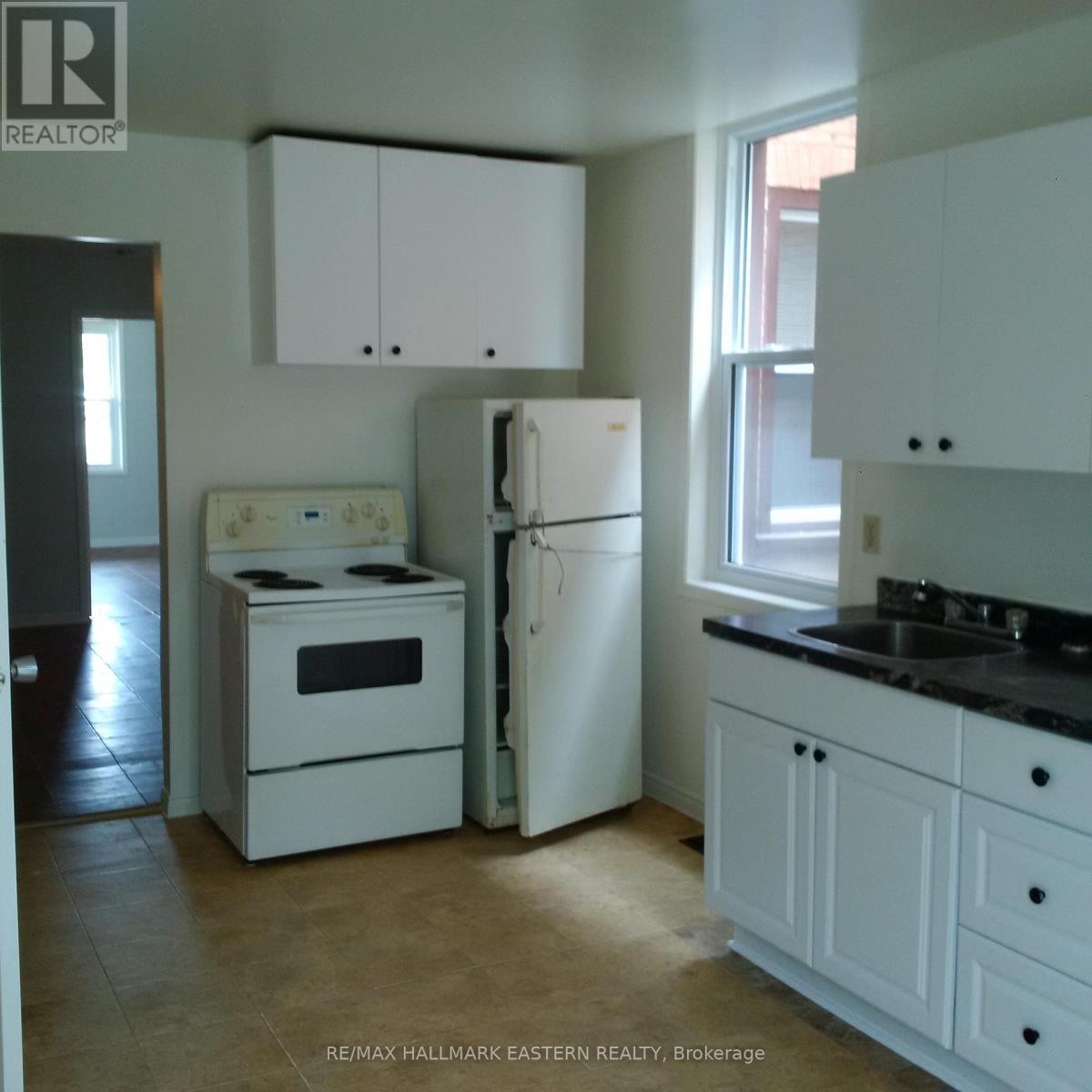 122 Park Street N, Peterborough (Town Ward 3), Ontario  K9J 3V7 - Photo 12 - X12740338