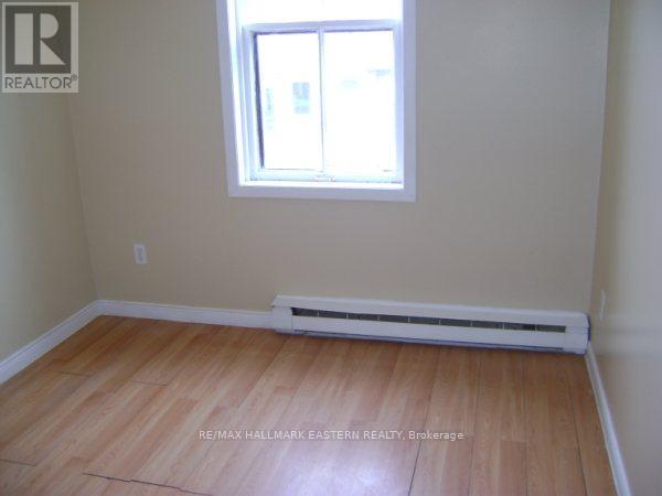 122 Park Street N, Peterborough (Town Ward 3), Ontario  K9J 3V7 - Photo 4 - X12740338