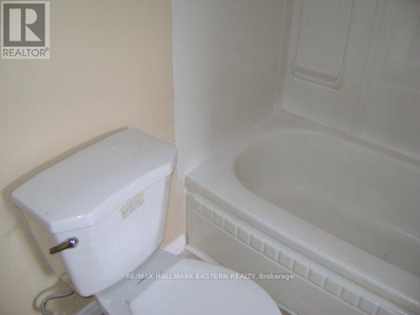 122 Park Street N, Peterborough (Town Ward 3), Ontario  K9J 3V7 - Photo 5 - X12740338