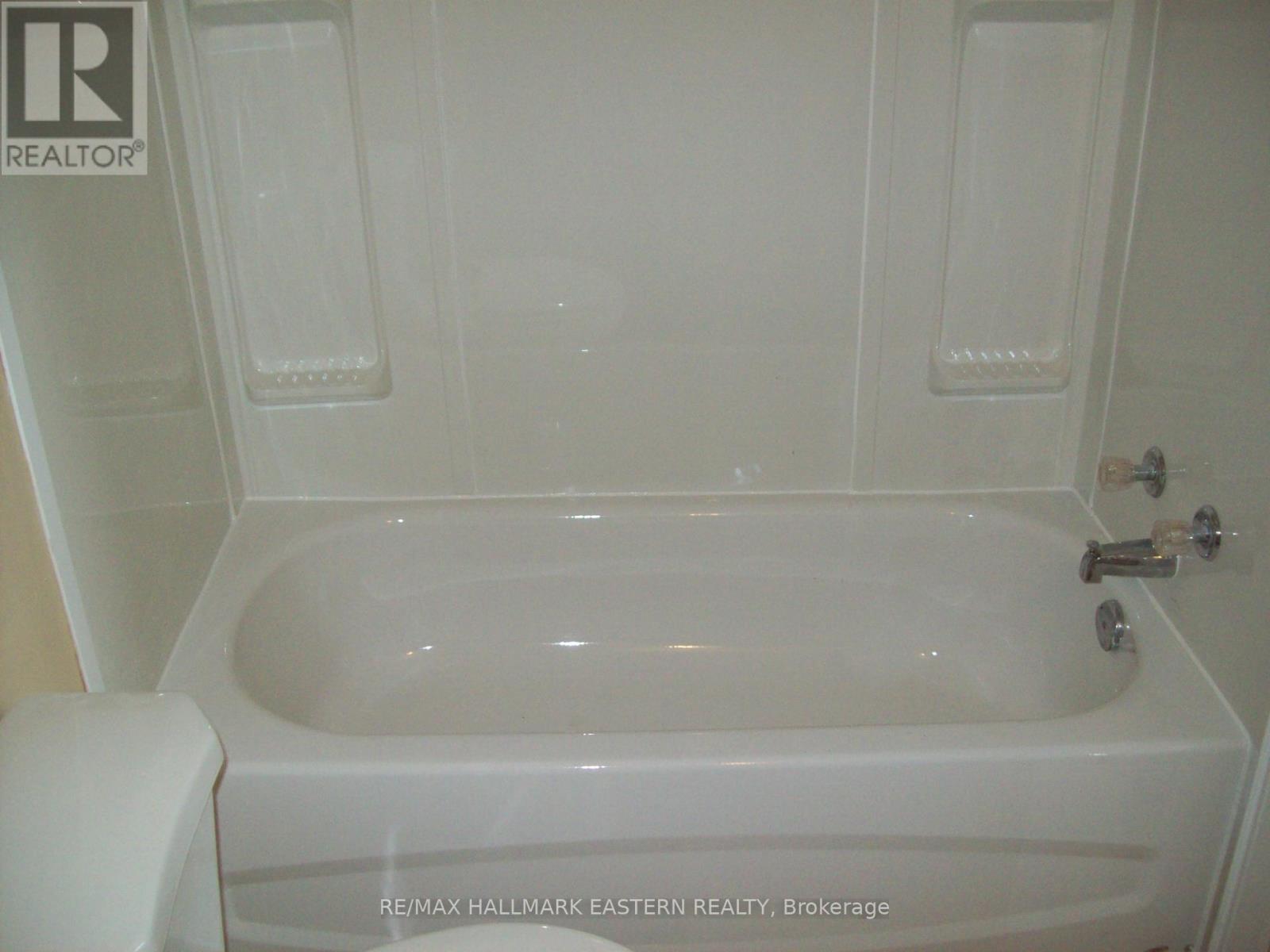 122 Park Street N, Peterborough (Town Ward 3), Ontario  K9J 3V7 - Photo 6 - X12740338