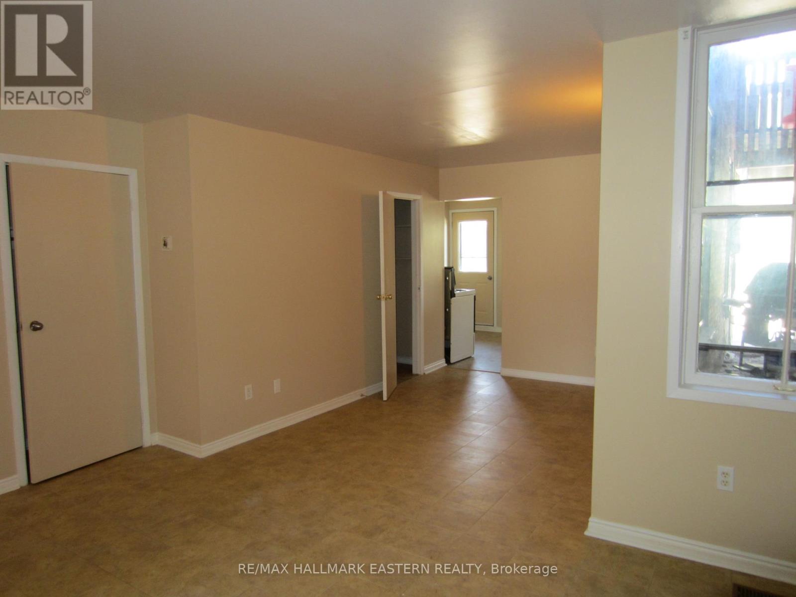 122 Park Street N, Peterborough (Town Ward 3), Ontario  K9J 3V7 - Photo 8 - X12740338