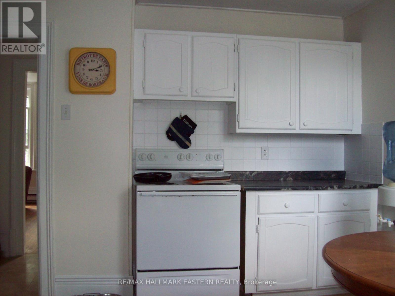 378 Stewart Street, Peterborough (Town Ward 3), Ontario  K9H 4B1 - Photo 4 - X12740408