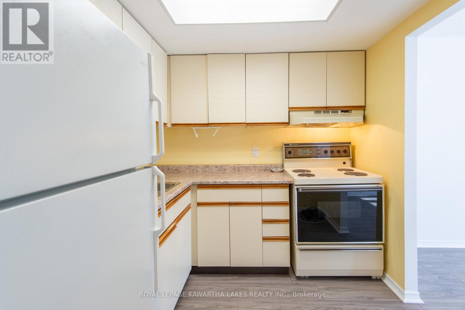 108 - 2 Heritage Way, Kawartha Lakes (Lindsay), Ontario  K9V 5P5 - Photo 6 - X12742536