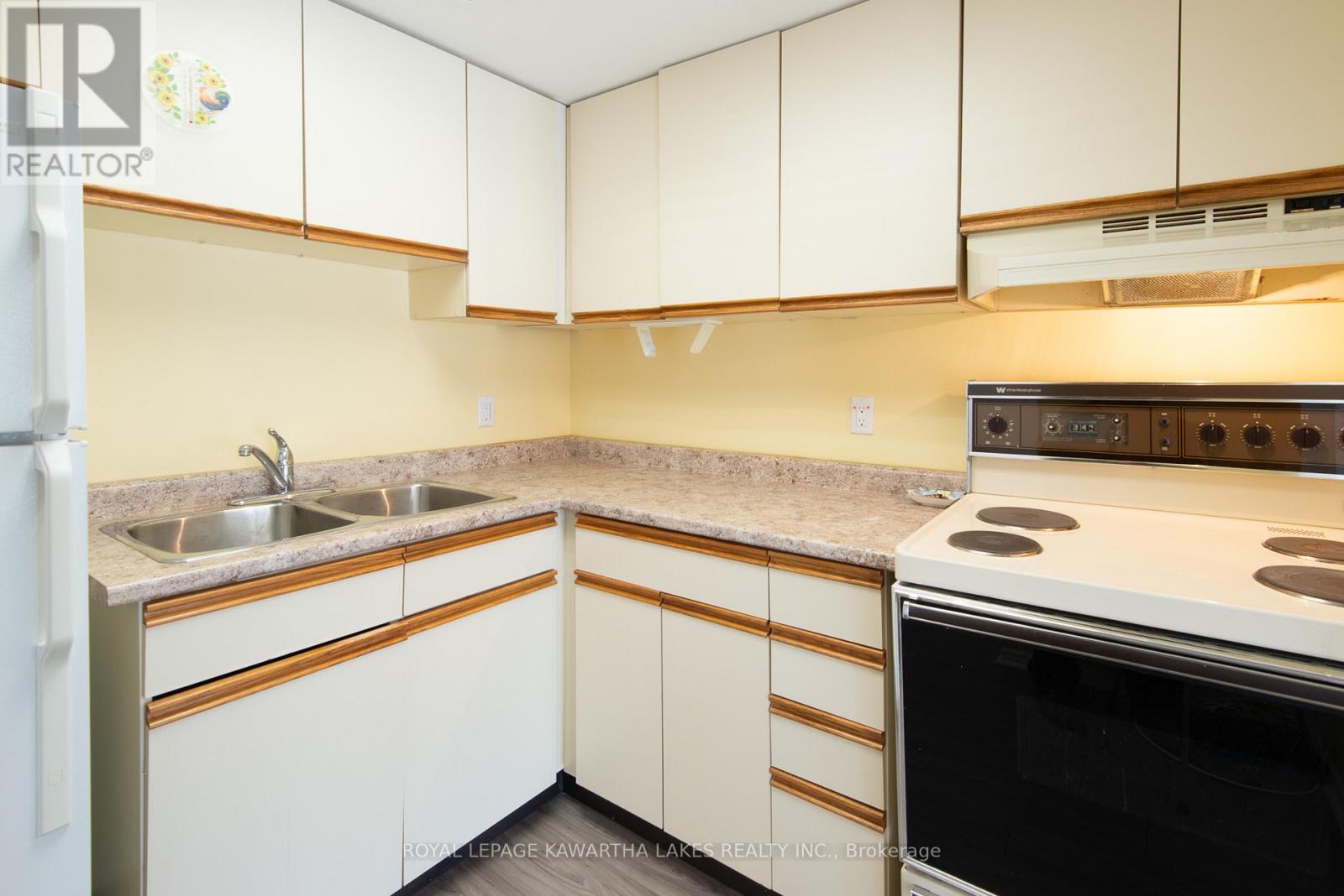 108 - 2 Heritage Way, Kawartha Lakes (Lindsay), Ontario  K9V 5P5 - Photo 8 - X12742536