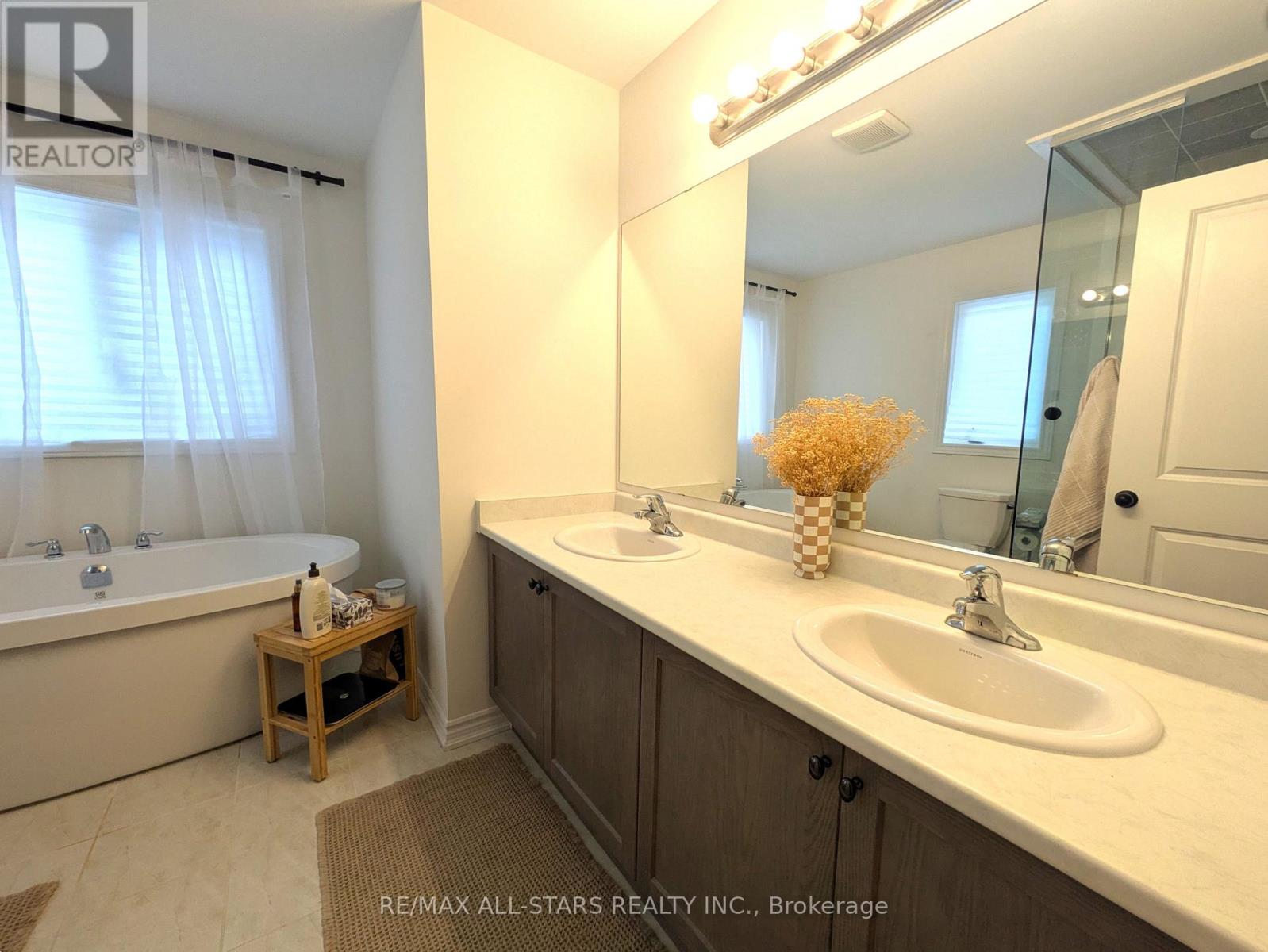 22 Hennessey Crescent, Kawartha Lakes (Lindsay), Ontario  K9V 0P3 - Photo 15 - X12743072